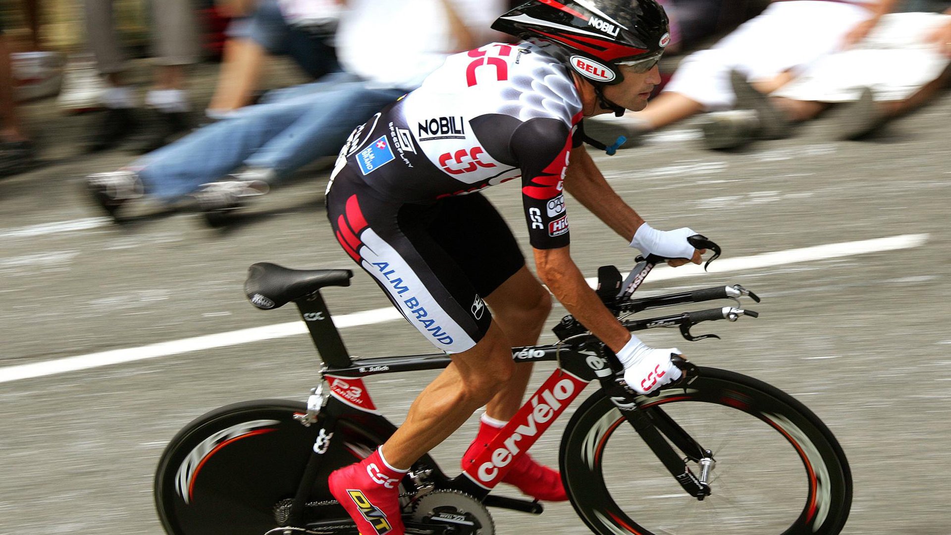 德甲冠军争夺：豪强决斗的焦点已聚集，德甲榜首大战